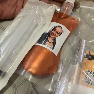 Lipgloss smell good make you feel good 100% real